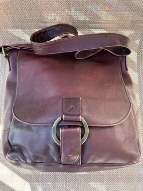 WILSON’S LEATHER Leather Messenger Bag in Deep Brown Burgundy